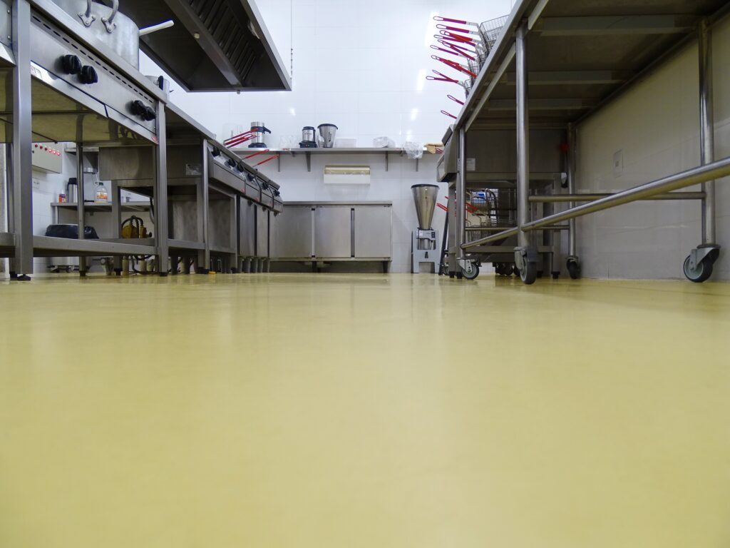 Piso de uretano por que ele e amplamente usado na industria alimenticia