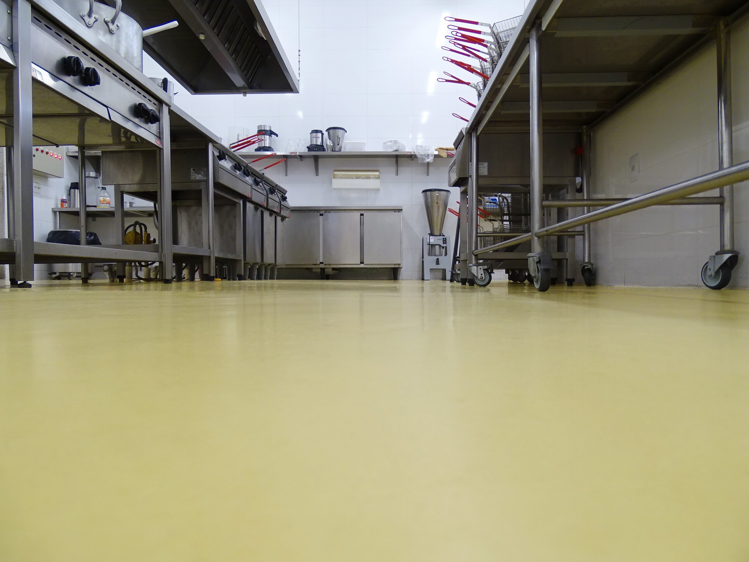 Piso de uretano por que ele e amplamente usado na industria alimenticia